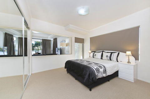 On The Bay Apartments - Accommodation Main Beach 22