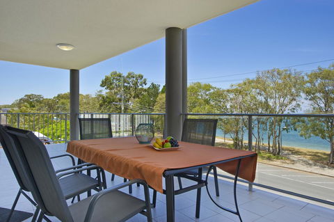 On The Bay Apartments - Accommodation Main Beach 7