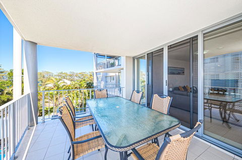 On The Bay Apartments - Accommodation Main Beach 6