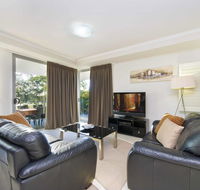 On the Bay Apartments - Accommodation Main Beach