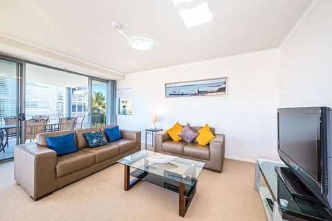 On The Bay Apartments - Accommodation Main Beach 5
