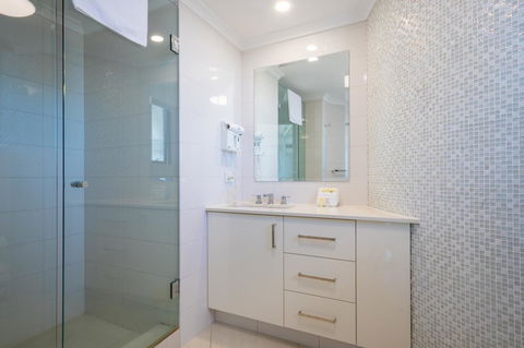 Aegean Resort Apartments - Accommodation Main Beach 12
