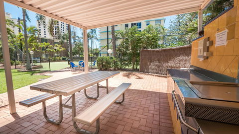 Aegean Resort Apartments - Accommodation Main Beach 37