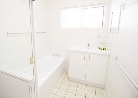 Aabon Apartments & Motel - Accommodation Main Beach 21