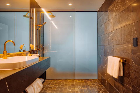 Eatons Hill Hotel - Accommodation Main Beach 20