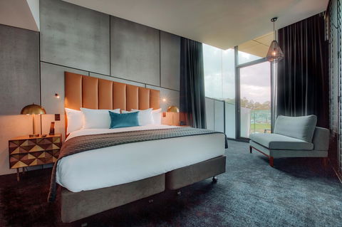 Eatons Hill Hotel - Accommodation Main Beach 15