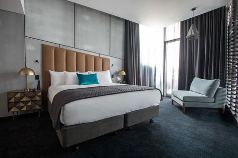 Eatons Hill Hotel - Accommodation Main Beach 30