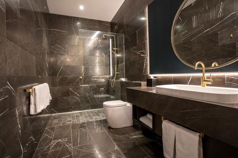 Eatons Hill Hotel - Accommodation Main Beach 29