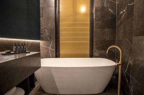 Eatons Hill Hotel - Accommodation Main Beach 27