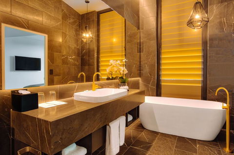 Eatons Hill Hotel - Accommodation Main Beach 14