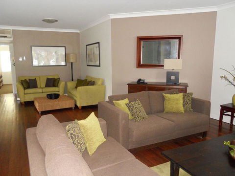 BeachView Apartments At Villa Paradiso - Accommodation Main Beach 35