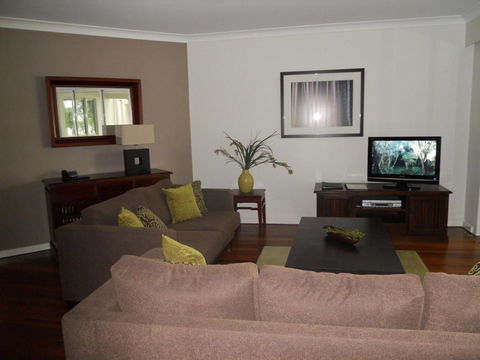 BeachView Apartments At Villa Paradiso - Accommodation Main Beach 9