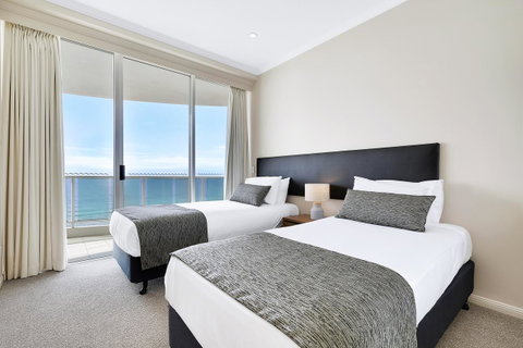 Pacific Views Resort - Accommodation Main Beach 3