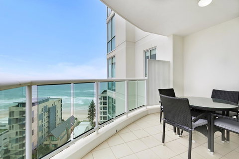 Pacific Views Resort - Accommodation Main Beach 34