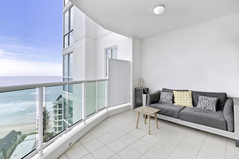 Pacific Views Resort - Accommodation Main Beach 9