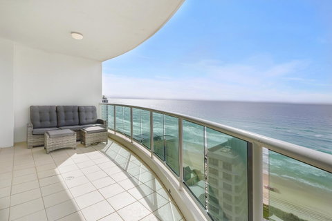 Pacific Views Resort - Accommodation Main Beach 17