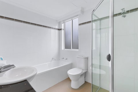 Pacific Views Resort - Accommodation Main Beach 22