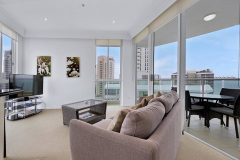 Pacific Views Resort - Accommodation Main Beach 26