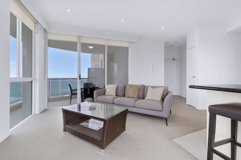 Pacific Views Resort - Accommodation Main Beach 28