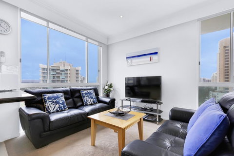 Pacific Views Resort - Accommodation Main Beach 18