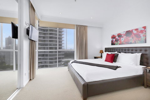 Pacific Views Resort - Accommodation Main Beach 32