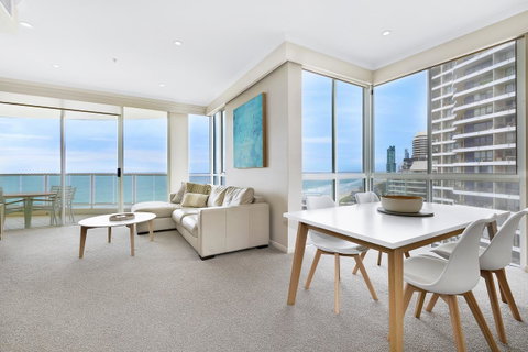 Pacific Views Resort - Accommodation Main Beach 1