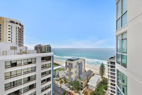 Pacific Views Resort - Accommodation Main Beach 25