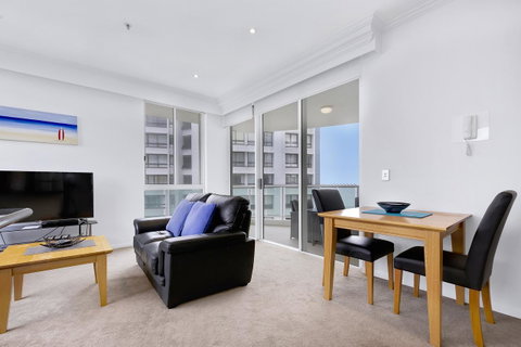 Pacific Views Resort - Accommodation Main Beach 20