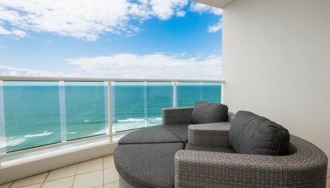 Pacific Views Resort - Accommodation Main Beach 0