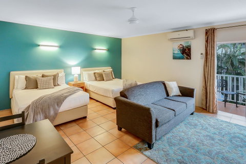 Coral Tree Inn - Accommodation Main Beach 6