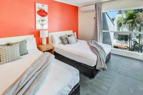 Coral Tree Inn - Accommodation Main Beach 23