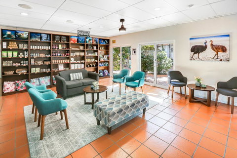 Coral Tree Inn - Accommodation Main Beach 29