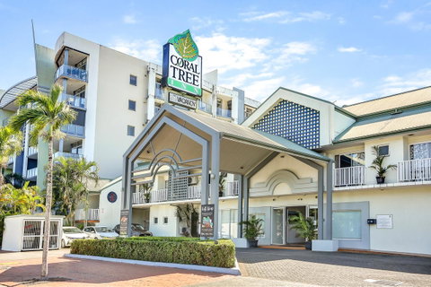 Coral Tree Inn - Accommodation Main Beach 28