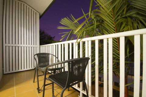 Coral Tree Inn - Accommodation Main Beach 34