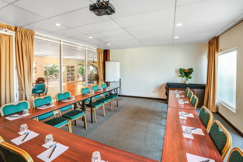 Coral Tree Inn - Accommodation Main Beach 9