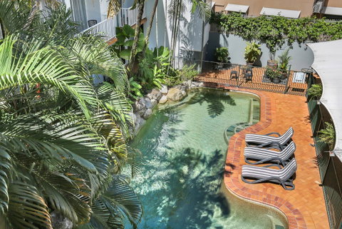 Coral Tree Inn - Accommodation Main Beach 21