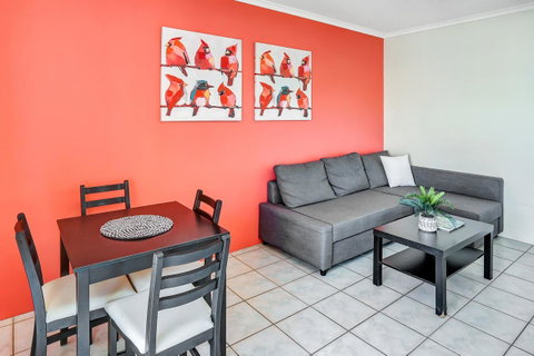 Coral Tree Inn - Accommodation Main Beach 14