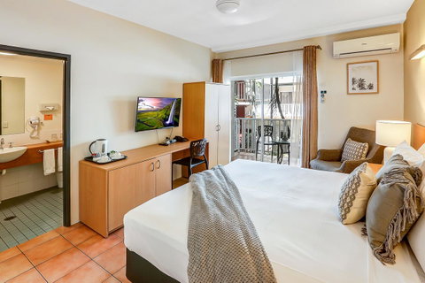 Coral Tree Inn - Accommodation Main Beach 20