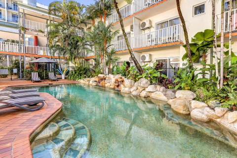 Coral Tree Inn - Accommodation Main Beach 24