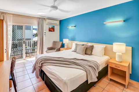 Coral Tree Inn - Accommodation Main Beach 0