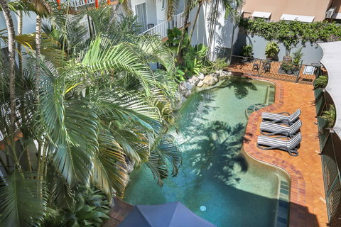 Coral Tree Inn - Accommodation Main Beach 18