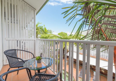 Coral Tree Inn - Accommodation Main Beach 43
