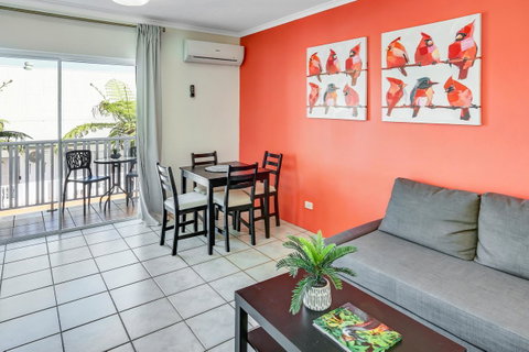 Coral Tree Inn - Accommodation Main Beach 5
