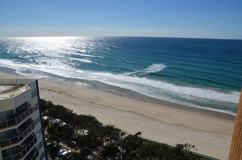 Zenith Ocean Front Apartments - Accommodation Main Beach 41