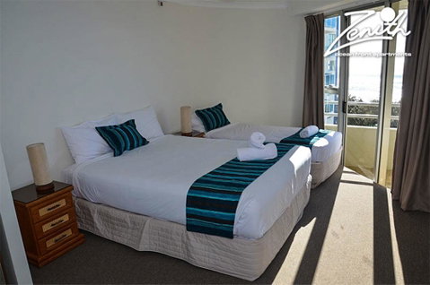 Zenith Ocean Front Apartments - Accommodation Main Beach 4
