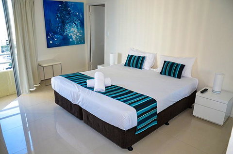 Zenith Ocean Front Apartments - Accommodation Main Beach 38