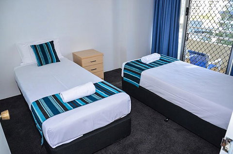 Zenith Ocean Front Apartments - Accommodation Main Beach 14