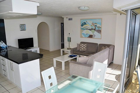 Zenith Ocean Front Apartments - Accommodation Main Beach 25