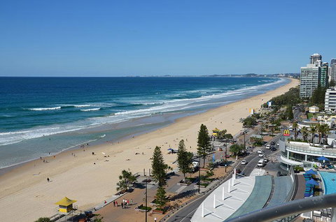 Zenith Ocean Front Apartments - Accommodation Main Beach 19