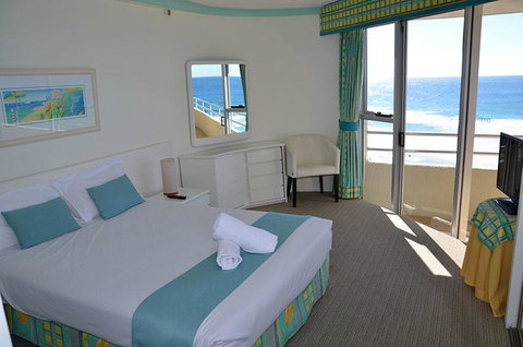Zenith Ocean Front Apartments - Accommodation Main Beach 21